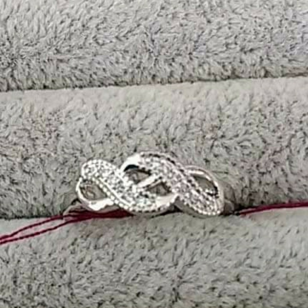 Sz 6 Cubic Zir. accent 18k white gold